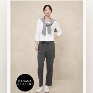 Banana Republic NWT Pull On Tapered Pant Dark Charcoal Heather
Size small